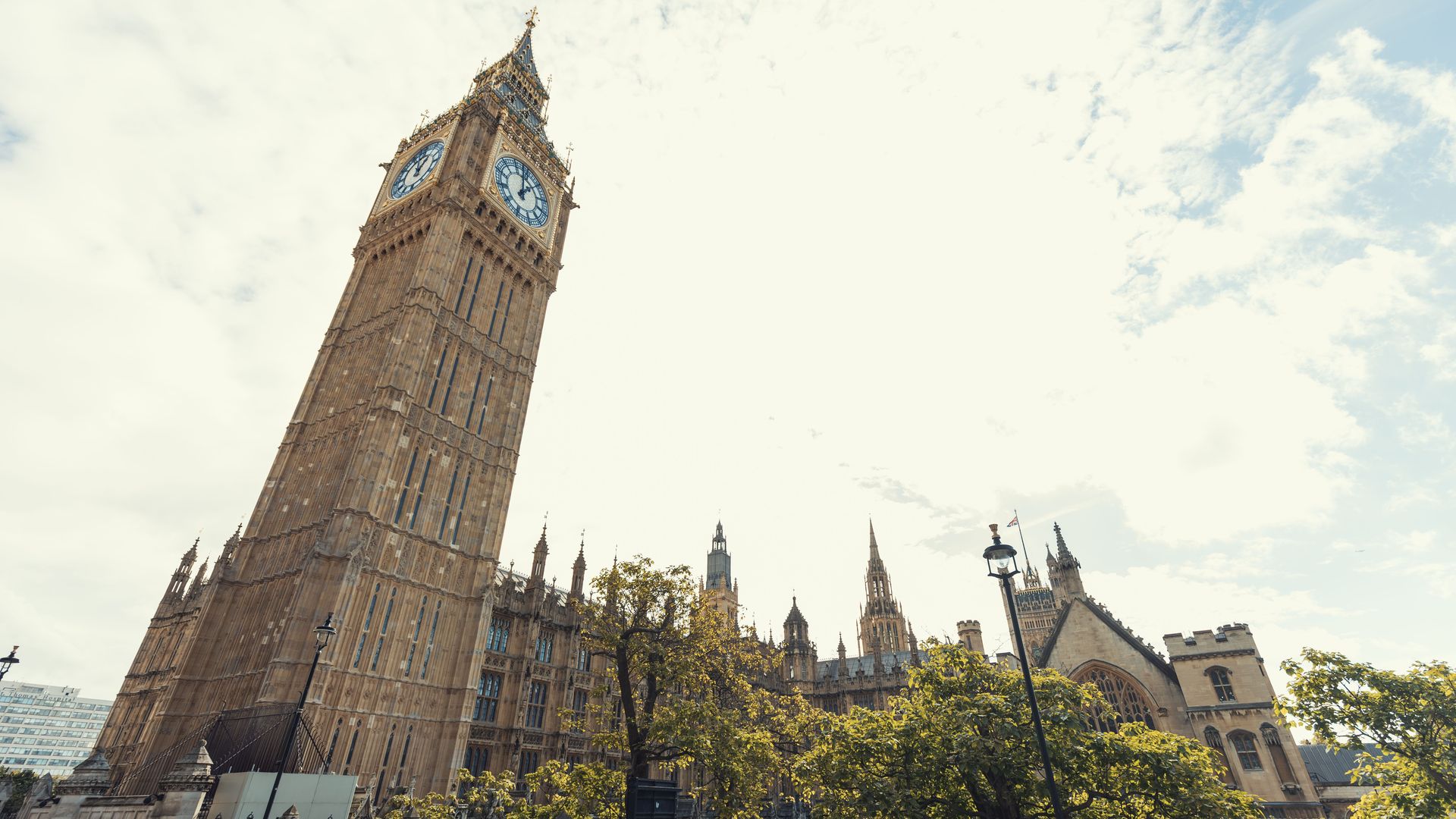 UK Skilled Worker visa guidance for applicants from Dubai, the GCC and India